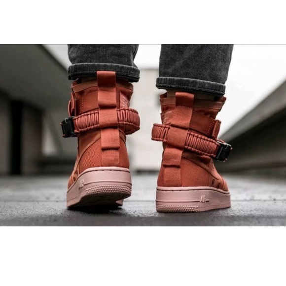 NWT Nike SF Air Force 1 Men Shoes, Dusty Peach - Picture 3 of 8